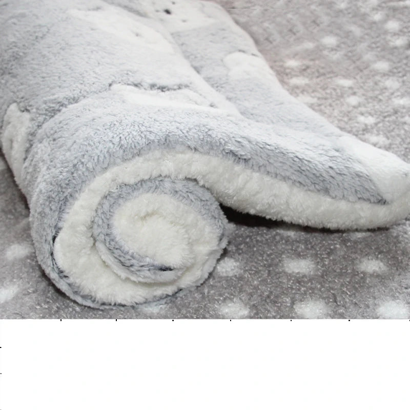 Multi-Model Pet Flannel Winter Sleeping Mat Kennel Mat Blanket Pet Warm Mat Suitable for Large Medium and Small Pets