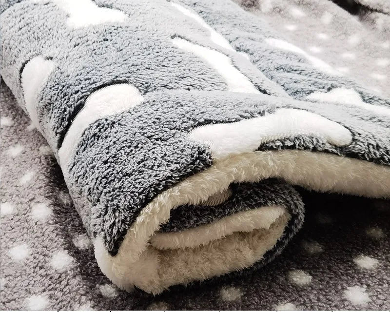 Multi-Model Pet Flannel Winter Sleeping Mat Kennel Mat Blanket Pet Warm Mat Suitable for Large Medium and Small Pets