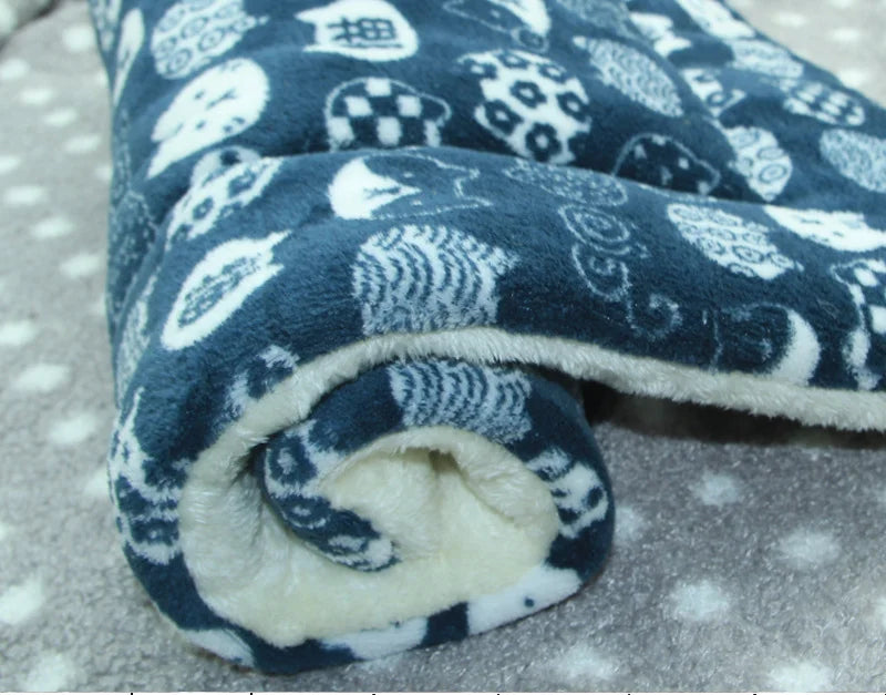 Multi-Model Pet Flannel Winter Sleeping Mat Kennel Mat Blanket Pet Warm Mat Suitable for Large Medium and Small Pets